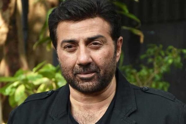 وزیر بننے کے بعد سنی دیول نے فلموں کا معاوضہ بھی بڑھا دیا