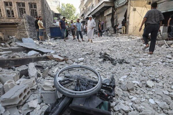 شامی صوبے ادلب میں حکومتی فورسز کی بمباری، ہلاکتوں کی تعداد 100 سے تجاوز