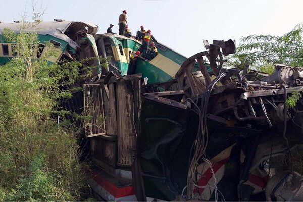ٹرین حادثہ: جاں بحق افراد کی تعداد 24 ہو گئی، ٹرینوں کا شیڈول بری طرح متاثر