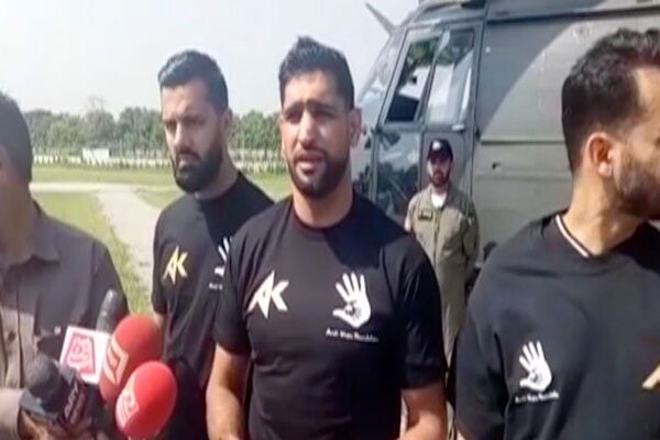 باکسر عامر خان کا ایل او سی کا دورہ، کشمیریوں سے اظہار یکجہتی