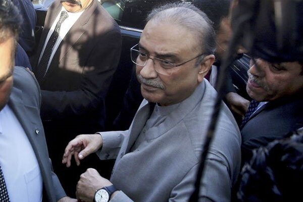 آصف زرداری کو کمر کا شدید درد لاحق، اڈیالہ سے پمز اسپتال منتقل