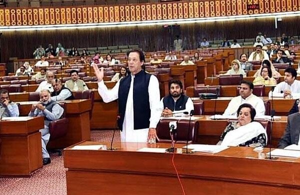 مقبوضہ کشمیر سے متعلق بھارتی اقدام پر پاک بھارت روایتی جنگ کا خطرہ ہے، وزیراعظم