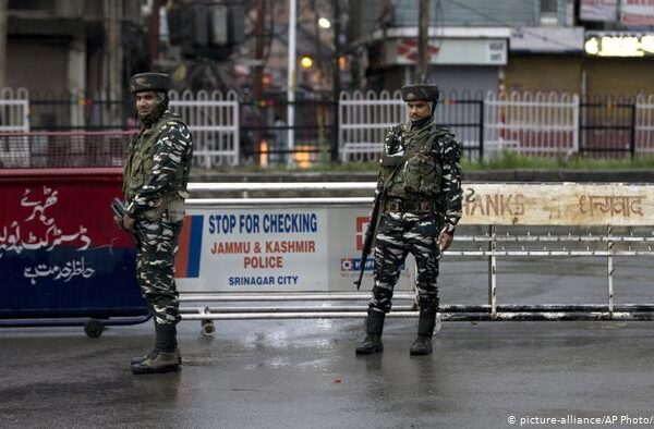 کشمیر: لندن میں ’پرتشدد‘ مظاہرہ، مودی کی بورس جانسن سے گفتگو