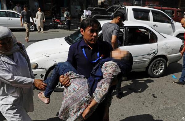 کابل خودکش حملہ: چودہ ہلاک، ایک سو پینتالیس زخمی