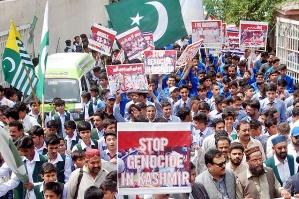 وزیراعظم کی اپیل پر ملک بھر میں کشمیریوں سے اظہار یکجہتی کیلئے ’کشمیر آور‘ منایا جا رہا ہے