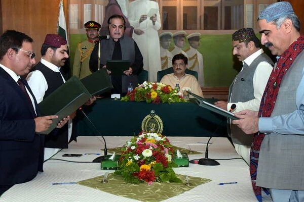 سندھ کابینہ میں توسیع: ناصر شاہ اور سہیل سیال سمیت 4 نئے وزراء نے حلف اٹھا لیا