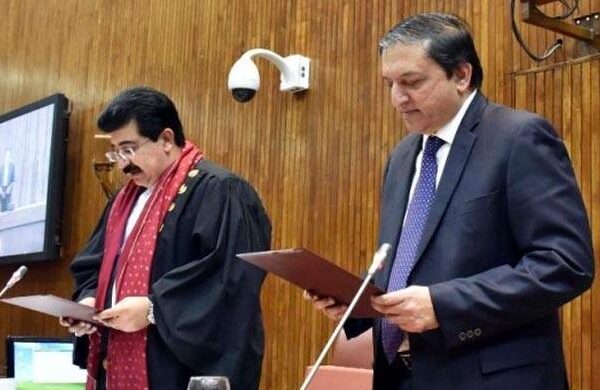 سینیٹ میں تبدیلی کی تحریکیں ناکام: چیئرمین اور ڈپٹی چیئرمین عہدوں پر برقرار