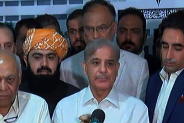 اپوزیشن کا پارٹی پالیسی سے انحراف کرنے والے 14 سینیٹرز کو بے نقاب کرنے کا اعلان