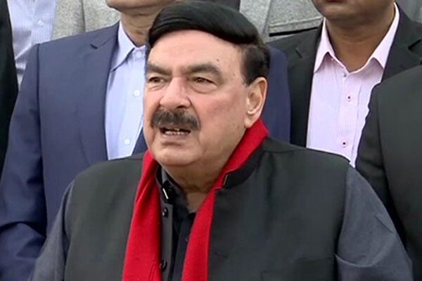 لندن میں شیخ رشید پر حملہ