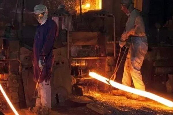 وزیراعظم کی اسٹیل ملز کی بحالی کی کوششیں تیز کرنے کی ہدایت