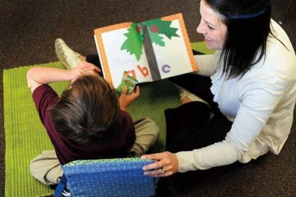 بچے کی ٹیچر سے انسیت پر ماں نے ٹیچر کو ہی قتل کرنے کا منصوبہ بنا لیا