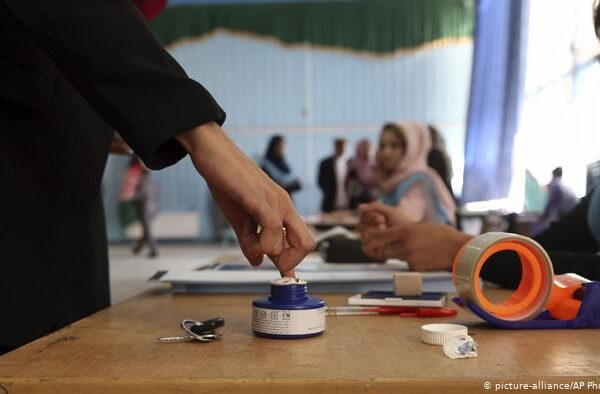 خوف کے سائے میں افغان الیکشن