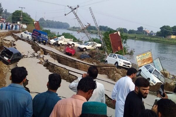 ہر لاش نے مکان کا ملبہ پہن لیا