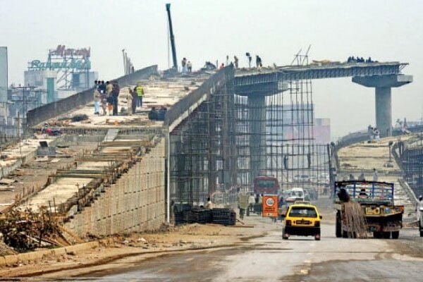 فنڈز ختم، بی آر ٹی پشاور کے 69 ملازمین کو نوکری سے نکال دیا گیا