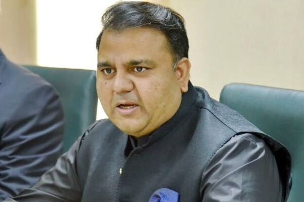 بھارت بالی وڈ فلم پر 100 کروڑ لگا کر چاند پر پہنچ جائے: فواد چوہدری کا مشورہ