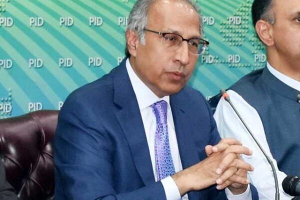 حکومت کی مثبت معاشی پالیسیوں کے نتائج جلد نظر آنے والے ہیں، مشیر خزانہ