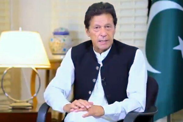 پاکستان اور بھارت آمنے سامنے ہیں: وزیر اعظم