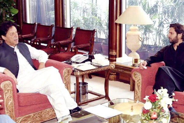 کیا پنجاب میں آپ کے پاس بہترین بندہ نہیں؟ شاہد آفریدی کا وزیراعظم سے سوال