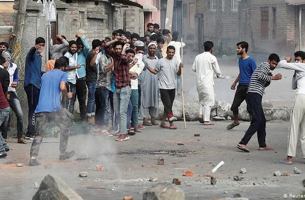 کشمیر: اکاون دنوں میں تیرہ ہزار نوجوان لاپتہ، خواتین وفد کی رپورٹ
