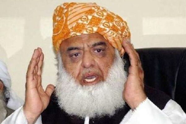حکومت کے خاتمے کیلئے دھرنا، فضل الرحمان نے سیاسی رابطوں کا آغاز کر دیا
