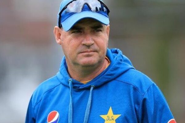 ورلڈ کپ؛ ان فٹ کرکٹرز کا انتخاب مکی آرتھر کو لے ڈوبا