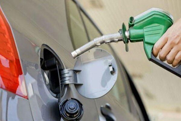 حکومت نے پیٹرولیم مصنوعات کی قیمتوں میں کمی کا اعلان کر دیا