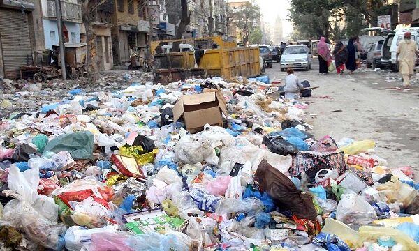 بدبو اور کچرے کے ڈھیر میں بدلتا کراچی
