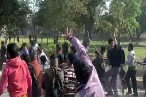 قصور: تین بچوں کا زیادتی کے بعد قتل، مشتعل شہریوں کا احتجاج، تھانے پر حملہ کر دیا
