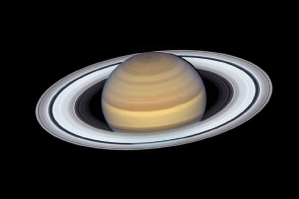 سیارہ زحل کی نئی مسحور کن تصویر وائرل