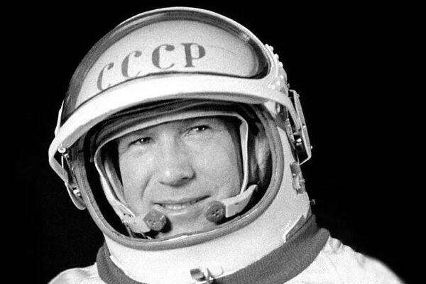 خلا میں چہل قدمی کرنے والا پہلا انسان چل بسا