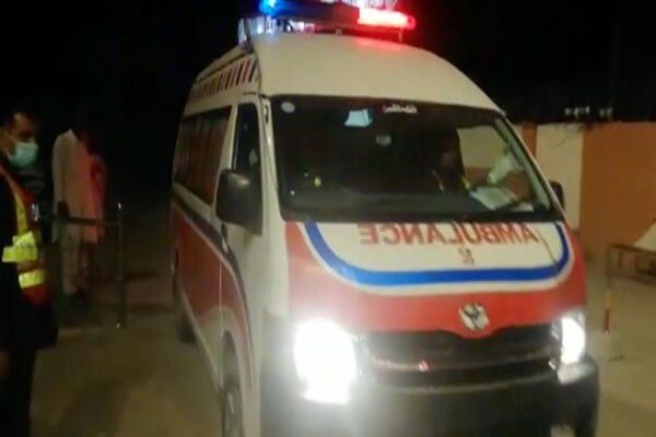 میانوالی میں ایمبولینس ٹرالر سے ٹکرا گئی، ایک ہی خاندان کے 8 افراد سمیت 9 جاں بحق