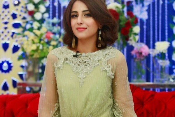 اشنا شاہ کی پیزا ڈلیوری بوائے سے متعلق تضحیک آمیز ٹوئٹ پر معذرت