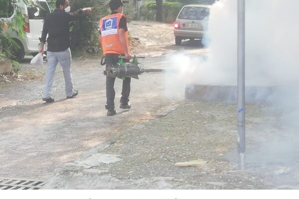 الخدمت فاءونڈیشن کے تحت اسلام آباد کے مختلف علاقوں میں ڈینگی سپرے