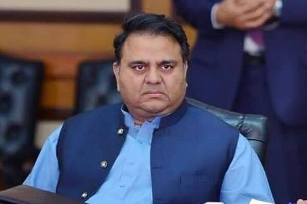 ایک کروڑ نوکریوں کا مطلب سرکاری نوکریاں نہیں تھا، فواد اپنے بیان پر قائم