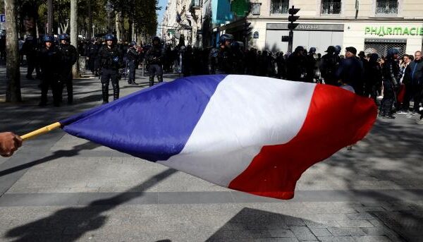 فرانس: ییلو جیکٹ مظاہرین دوبارہ سڑکوں پر نکل آئے