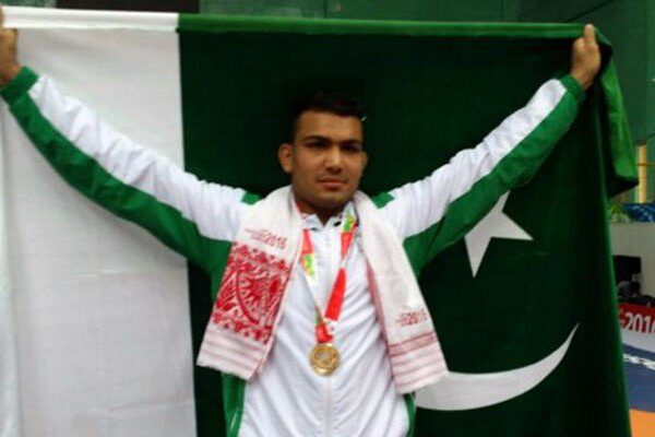 پاکستانی پہلوان انعام بٹ نے ورلڈ بیچ گیمز میں گولڈ میڈل جیت لیا