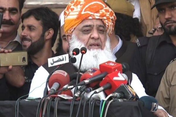دھرنے کا بانی آج دھرنے سے خائف ہے