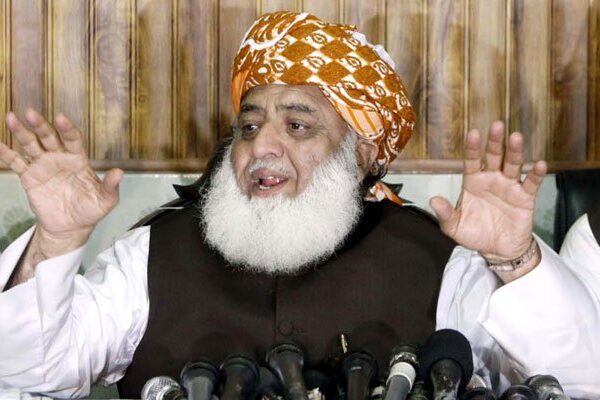 مذاکرات کے لیے تیار ہیں لیکن حکومت اوچھے ہتھکنڈے چھوڑ دے: فضل الرحمان