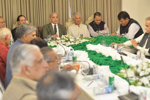 ن لیگ کا مشاورتی اجلاس، شرکاء آزادی مارچ میں شرکت کے حامی دھرنے کے مخالف