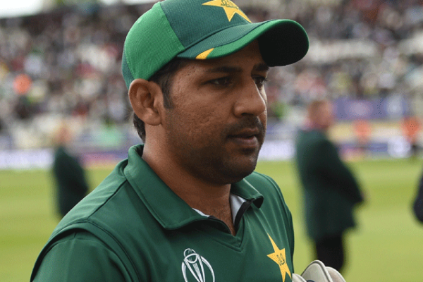 پی سی بی نے سرفراز احمد کو کپتانی سے ہٹا دیا