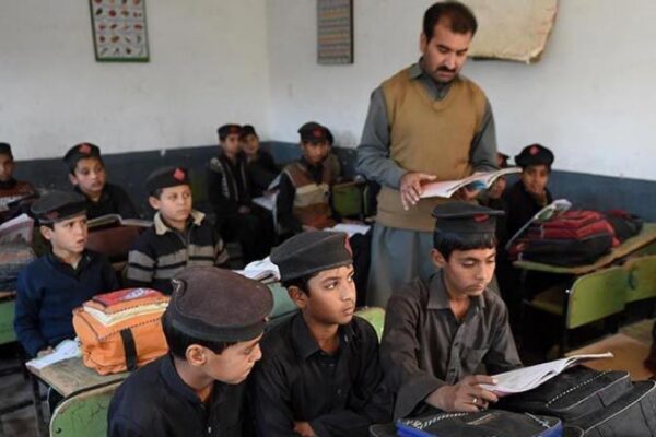 اساتذہ کا مقام اور مسائل