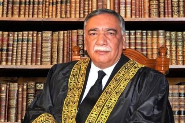 ایک طرف شہری کے وقار دوسری طرف ریاست کی بقا کا سوال ہے، چیف جسٹس
