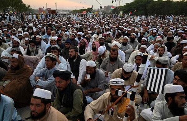 آزادی مارچ:  کفن باندھ کر نکلے ہیں، انقلابی لوگوں کیلئے بارش اور برفباری مسئلہ نہیں