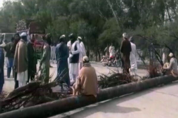 جے یو آئی کارکنوں کا پانچویں روز بھی مختلف شہروں میں دھرنا، ٹریفک کی روانی متاثر