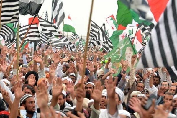 آزادی مارچ کا دوسرا دن؛ جلسہ گاہ میں حکومت کا علامتی جنازہ