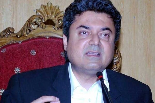 مدت ملازمت توسیع کیس؛ آرمی چیف کے وکیل فروغ نسیم کا لائسنس بحال