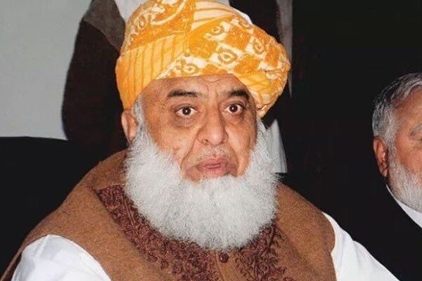 عمران خان سے استعفی لے کر رہیں گے، اگلے سال بڑی تبدیلی آئے گی، فضل الرحمان