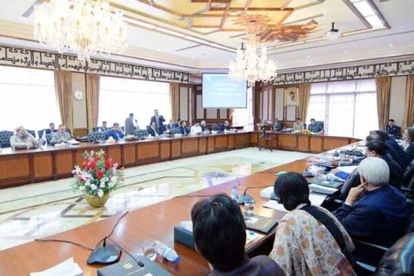 حکومت کا نواز شریف سے متعلق فیصلے کیخلاف سپریم کورٹ نہ جانے کا فیصلہ
