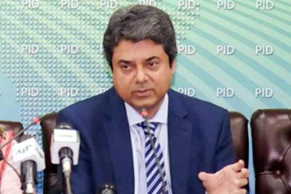 سپریم کورٹ میں جنرل باجوہ کی پیروی کیلئے وزیر قانون فروغ نسیم مستعفی