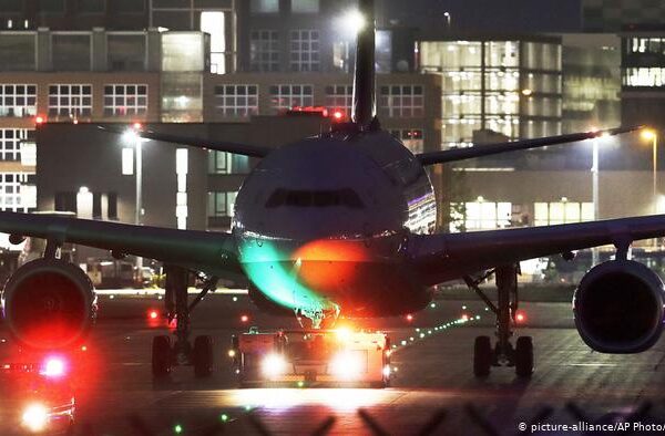 فرینکفرٹ کے ہوائی اڈے پر دو جہاز ٹکرا گئے